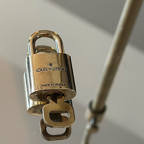 Authentic Louis Vuitton, Made in France Brass Lock & Key #316 with Monogram - Picture 2 of 10